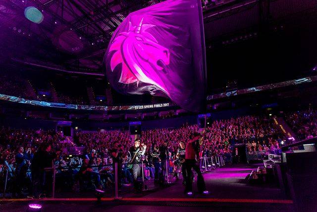 Romain Bigeard, waving the Unicorns of Love flag